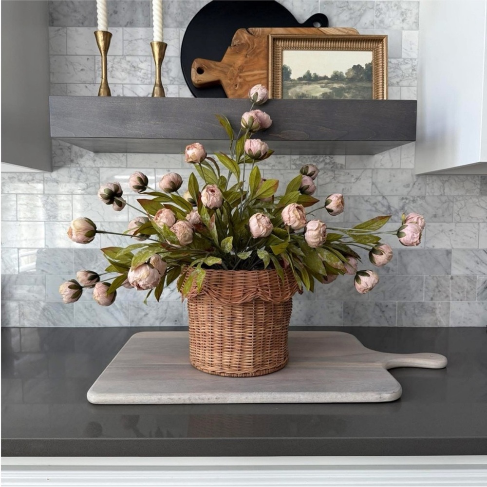 5 : Tan Peony Stem by Ashland
5 stems only / Color : tan